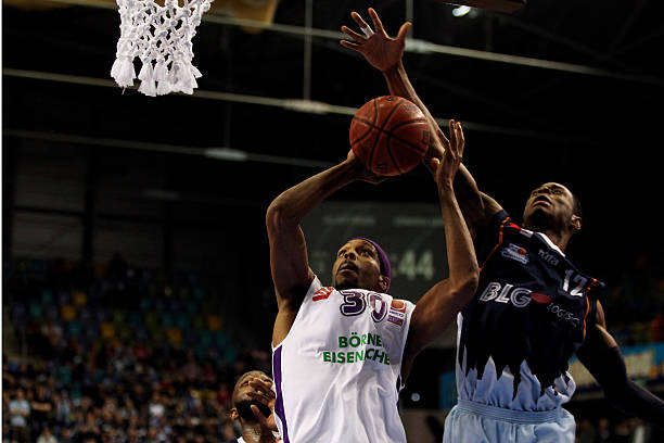 更加突出 更加突出