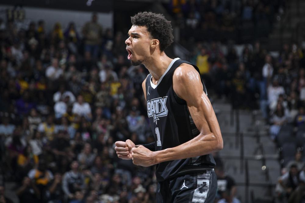 既强调个人 既强调个人